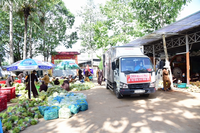 Chùa Hoằng Pháp: Tiếp tục hỗ trợ người dân khó khăn trong đại dịch Covid (đợt 8)